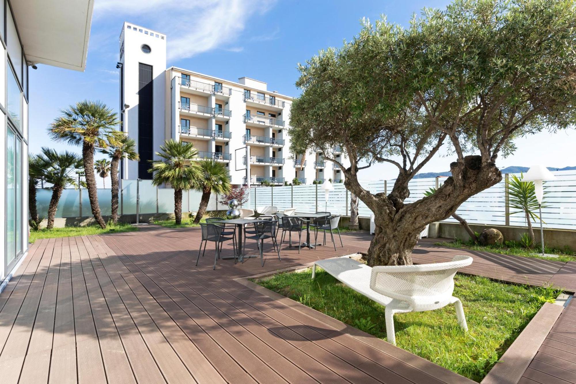 B&B Hotel Savona Esterno foto